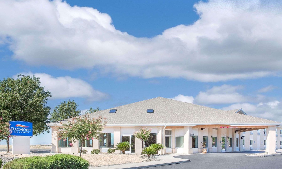 Willows Hotel | Baymont by Wyndham Willows