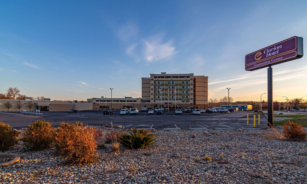 Minot Hotel | Clarion Hotel Convention Center