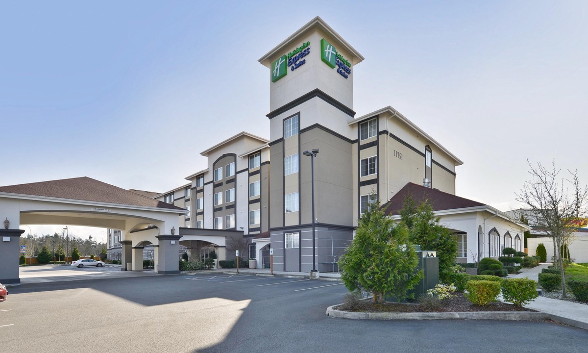 Fort Lewis Hotel | Holiday Inn Express Hotel & Suites Tacoma South - Lakewood, an IHG Hotel