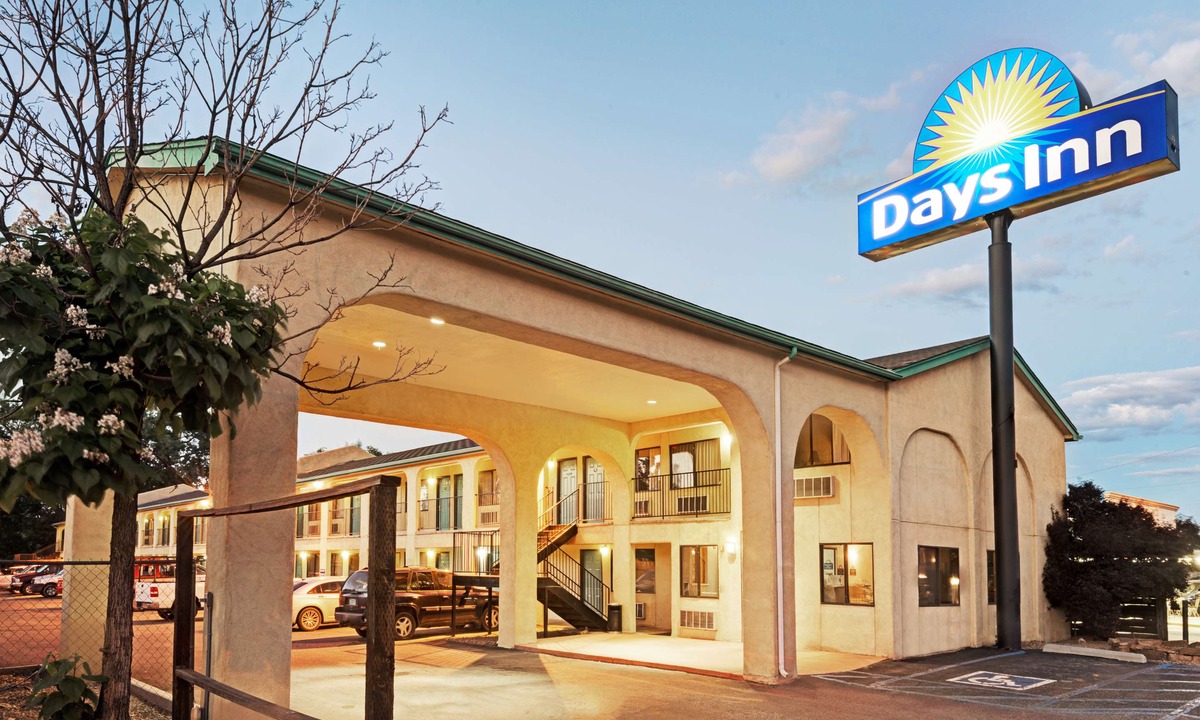 Espanola Hotel | Days Inn by Wyndham Espanola