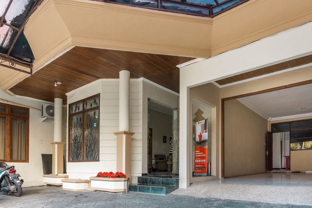 Malang Hotel | RedDoorz @ Soekarno Hatta Indah
