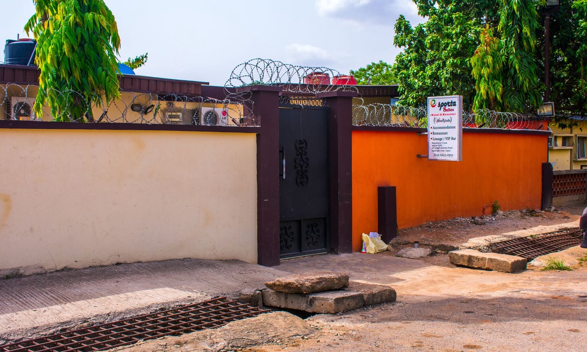 Ojodu Hotel | Esporta Suites (Agindingbi)