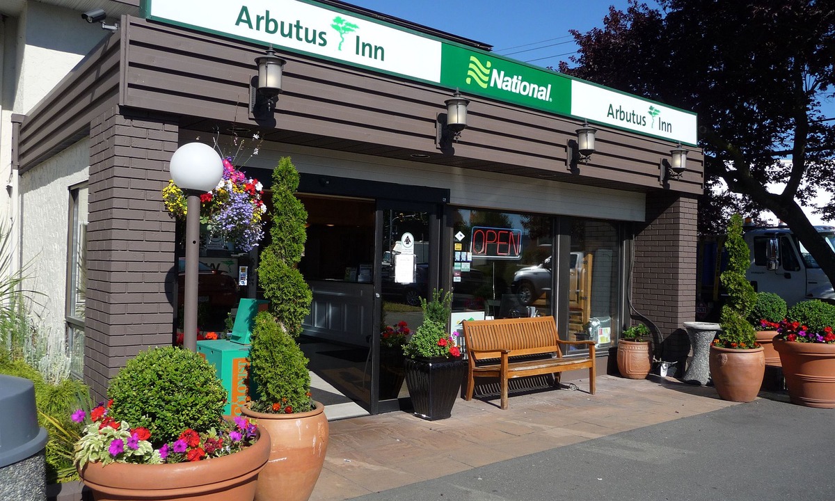 Burnside Hotel | Arbutus Inn