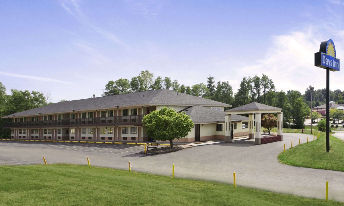 Cloverdale Hotel | Days Inn by Wyndham Cloverdale Greencastle