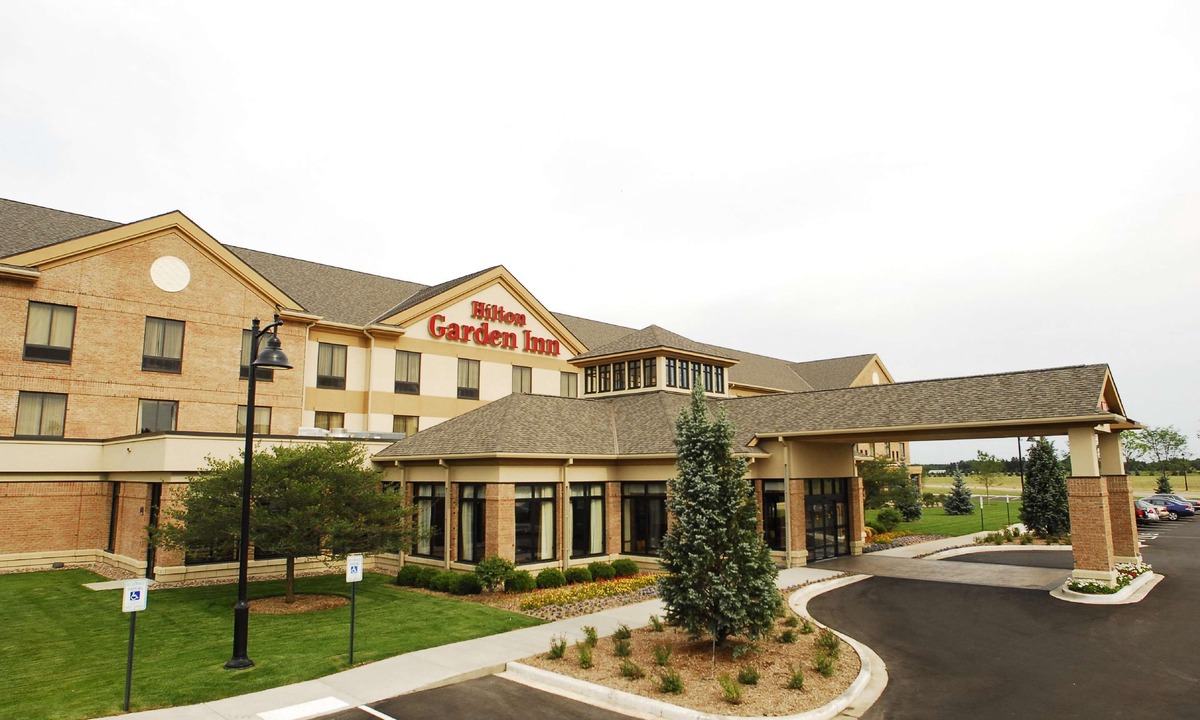 Summit Corners Hotel | Hilton Garden Inn Oconomowoc