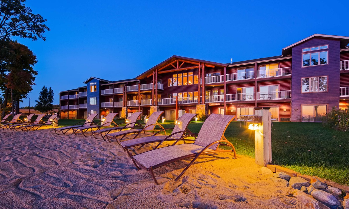 Detroit Lakes Hotel | Best Western Premier the Lodge on Lake Detroit