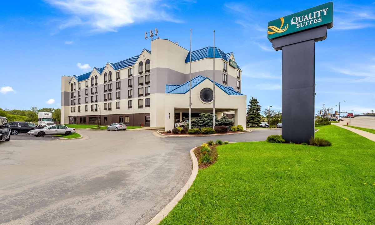 Milwaukee Hotel | Quality Suites Milwaukee Airport