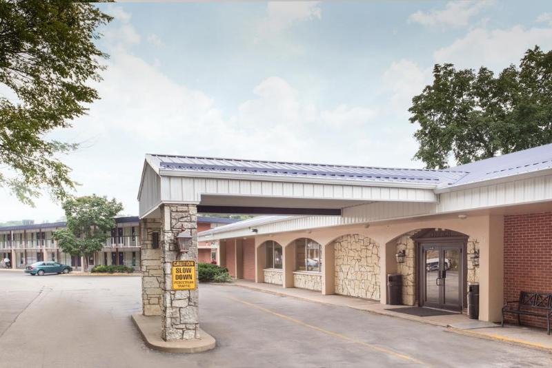 Dubuque Hotel | Days Inn by Wyndham Dubuque