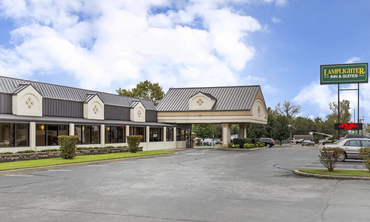 Pittsburg Hotel | Lamplighter Inn and Suites