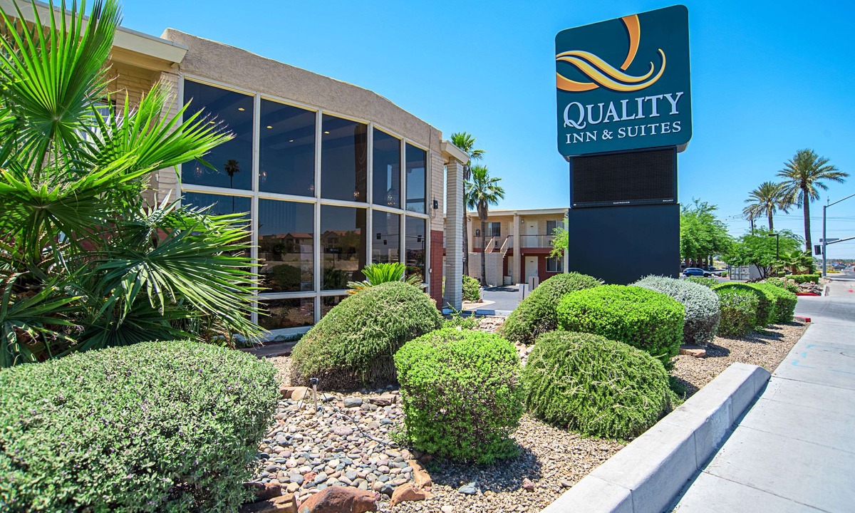 Youngtown Hotel | Quality Inn & Suites Phoenix NW - Sun City
