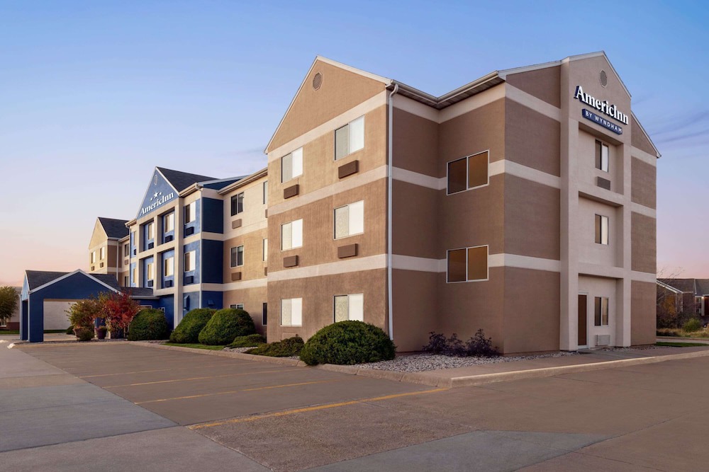 Appleton Hotel | AmericInn by Wyndham Appleton Airport