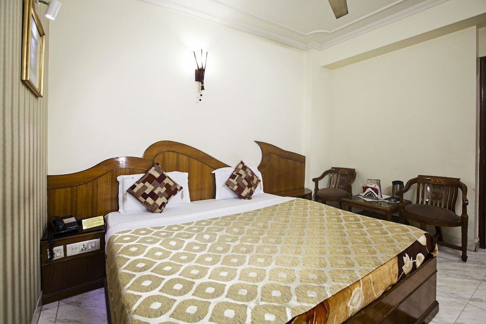 Karol Bagh Hotel | OYO 329 Hotel C-Park Inn