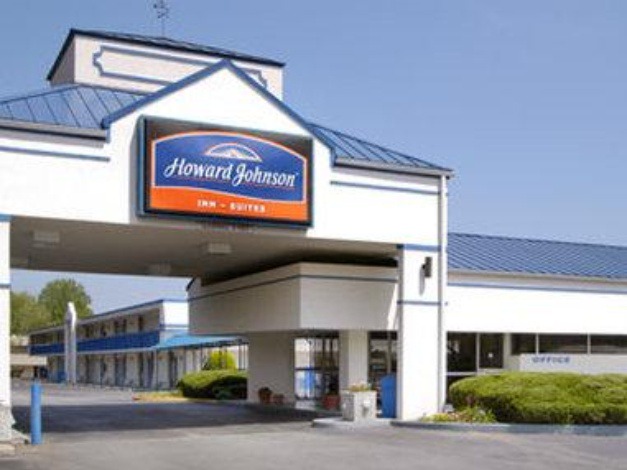 Commerce Hotel | Howard Johnson by Wyndham Commerce GA