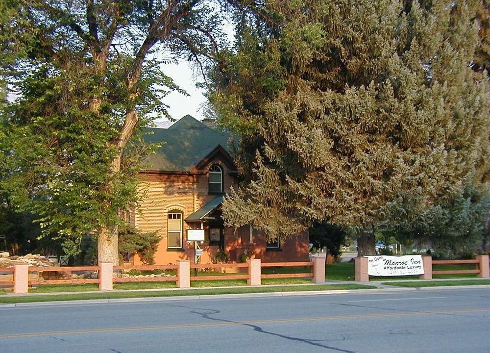 Monroe Hotel | Monroe Inn