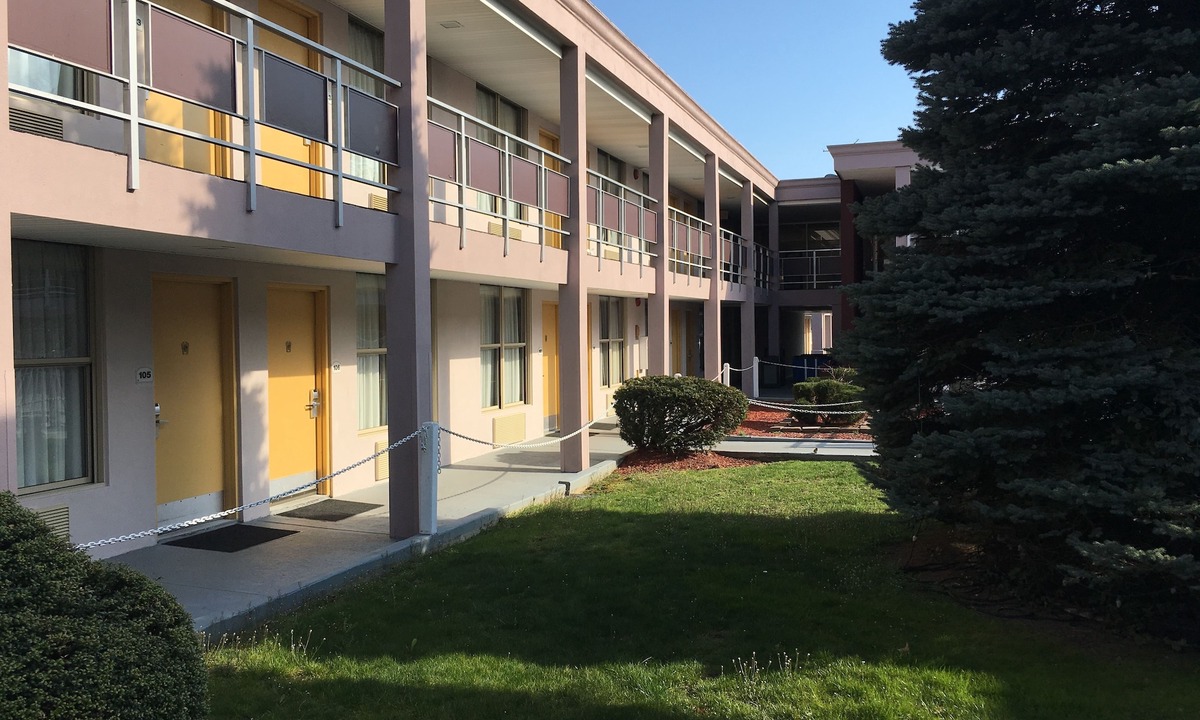 Rockville Centre Hotel | Ramada by Wyndham Rockville Centre