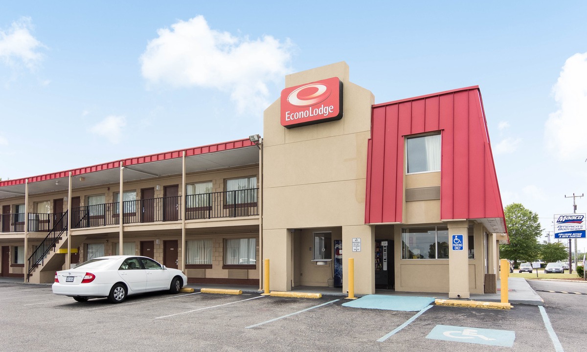 North Central Hotel | Econo Lodge Town Center