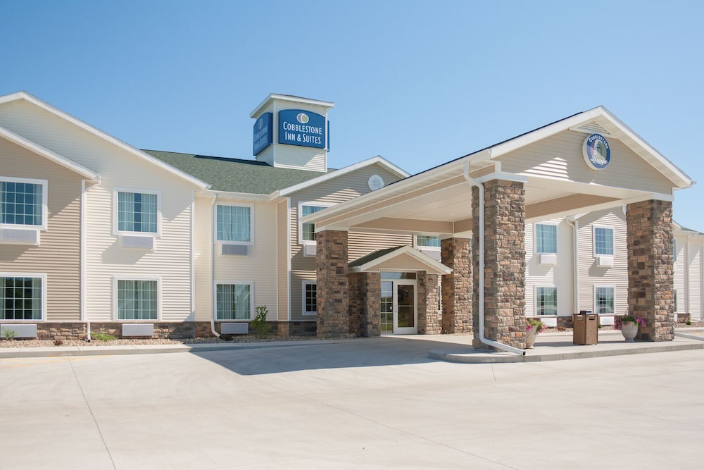 Winterset Hotel | Cobblestone Inn & Suites - Winterset, IA