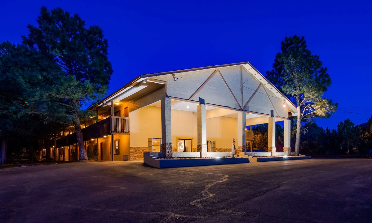Ruidoso Downs Hotel | Best Western Pine Springs Inn