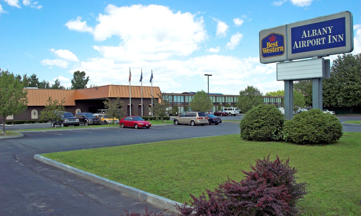 Newtonville Hotel | SureStay Plus Hotel by Best Western Albany Airport