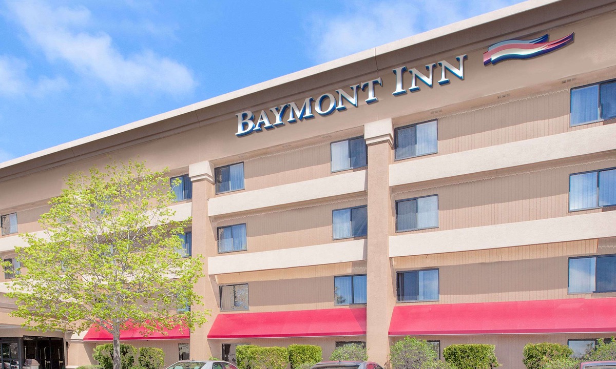 Flint Hotel | Baymont by Wyndham Flint
