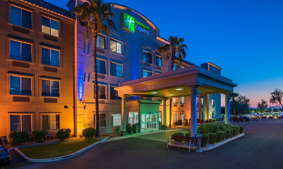 Peoria Hotel | Holiday Inn Express Peoria North - Glendale, an Ihg Hotel