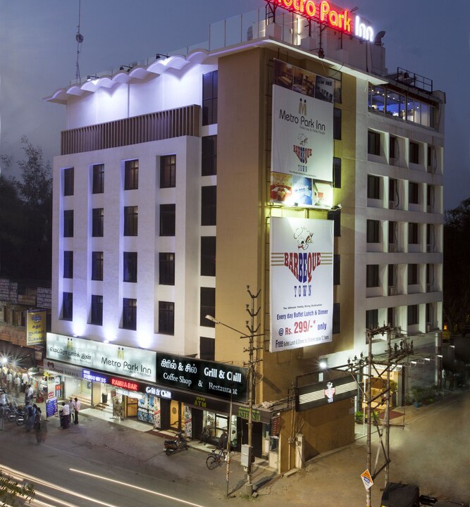 Town Hall Hotel | Metropark Inn