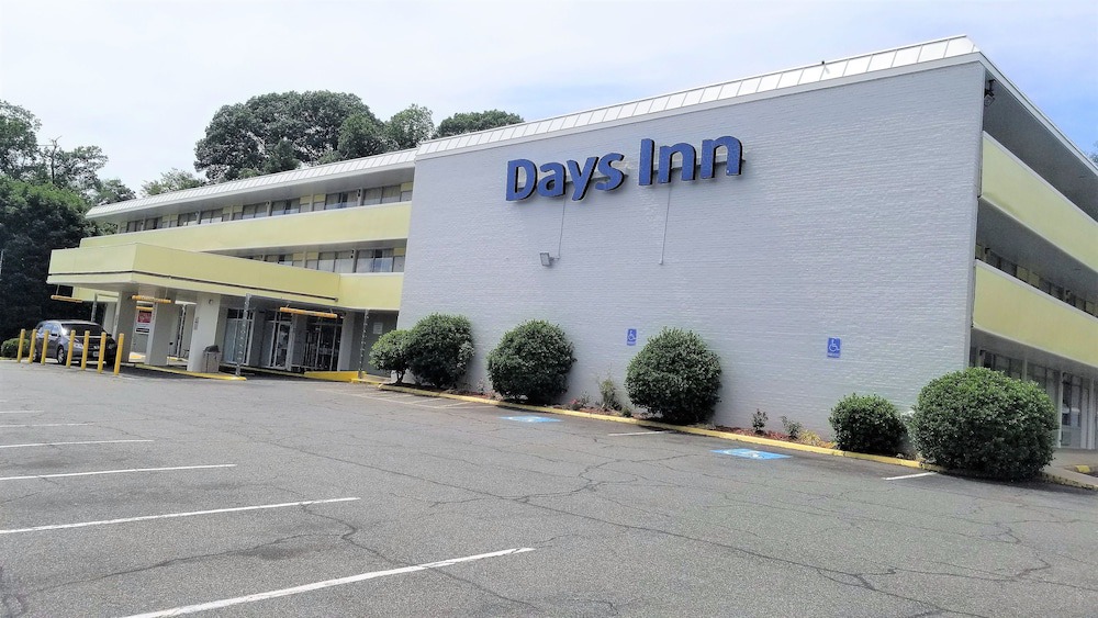 Huntington Hotel | Days Inn by Wyndham Alexandria South