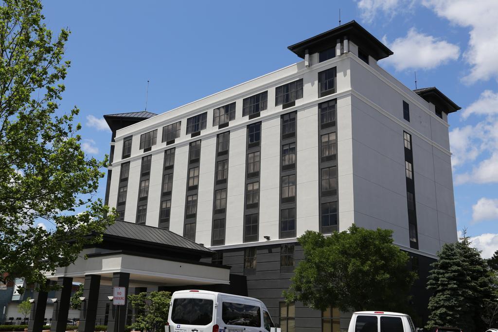 Chelsea Hotel | DoubleTree by Hilton Boston Logan Airport Chelsea