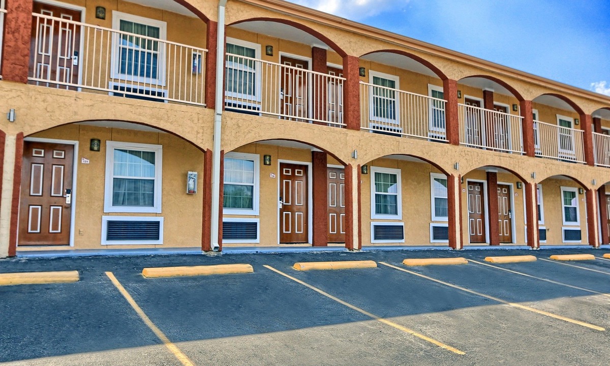 Parker Lane Hotel | Travelodge by Wyndham Austin South