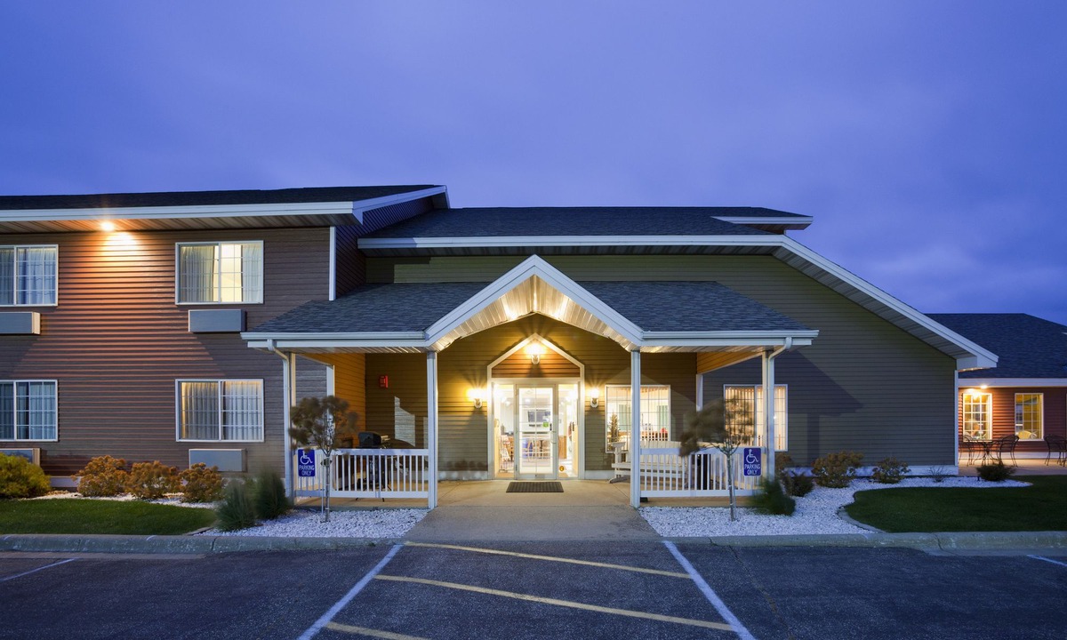 Paynesville Hotel | Paynesville Inn & Suites