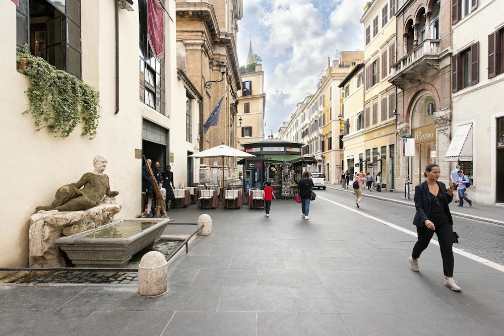Rione IV Campo Marzio Hotel | Canova Rooms in Spanish Steps