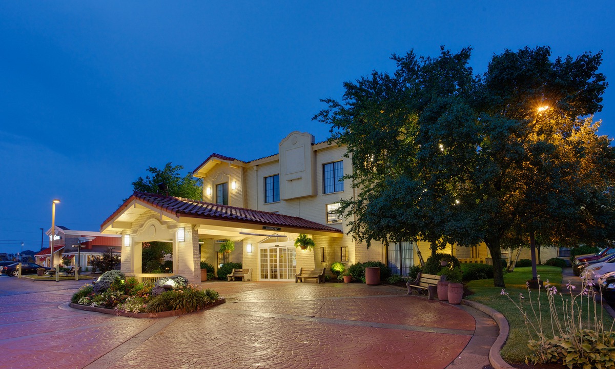 Moon Township Hotel | La Quinta Inn by Wyndham Pittsburgh Airport