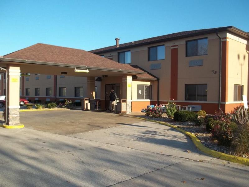 Waterloo Hotel | Baymont by Wyndham Waterloo