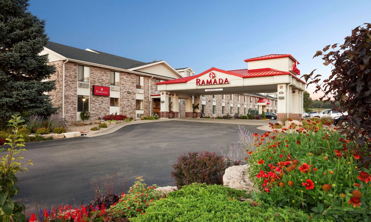 Lake Delton Hotel | Ramada by Wyndham Wisconsin Dells
