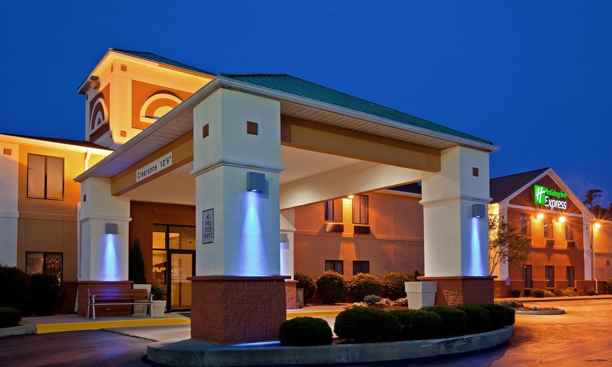 Cloverdale Hotel | Holiday Inn Express Cloverdale - Greencastle, an Ihg Hotel