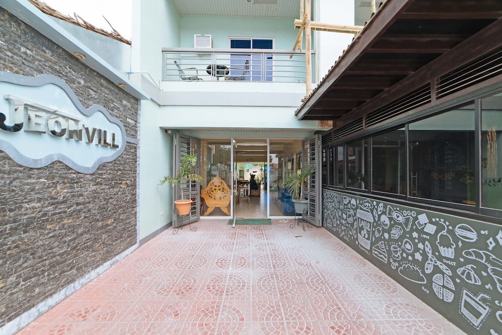 Kalibo Hotel | RedDoorz @ Old Buswang Road