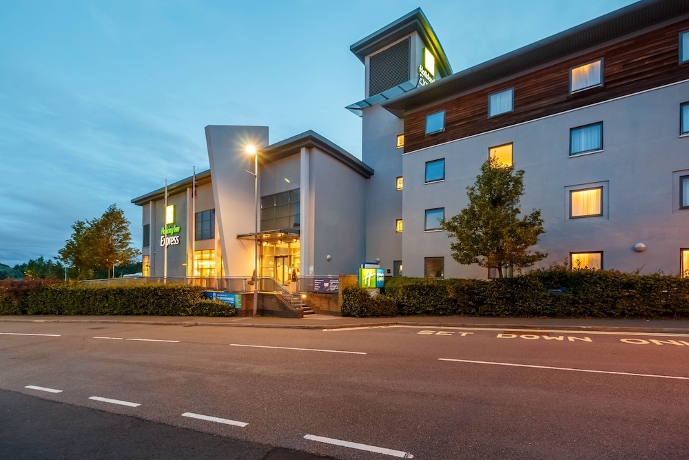 Walsall Hotel | Holiday Inn Express Walsall M6J10, an Ihg Hotel