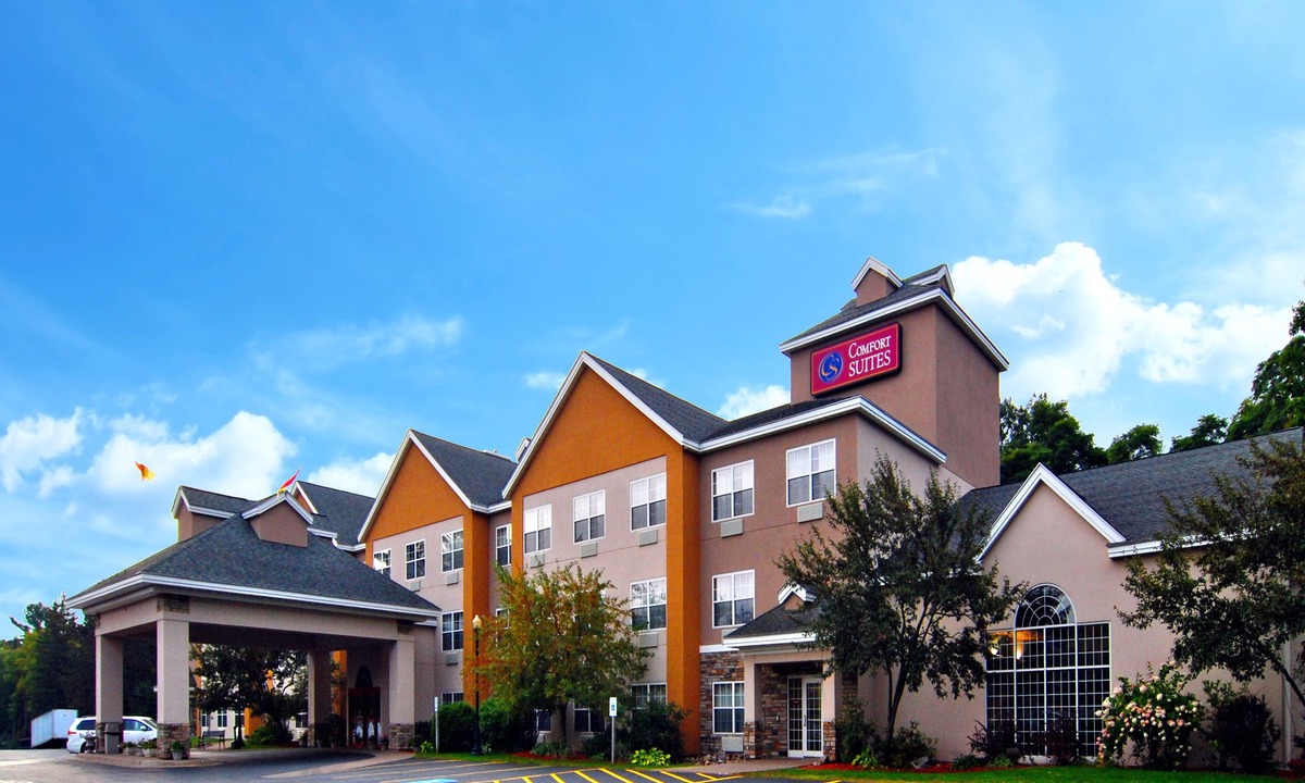 Marquette Hotel | Comfort Suites