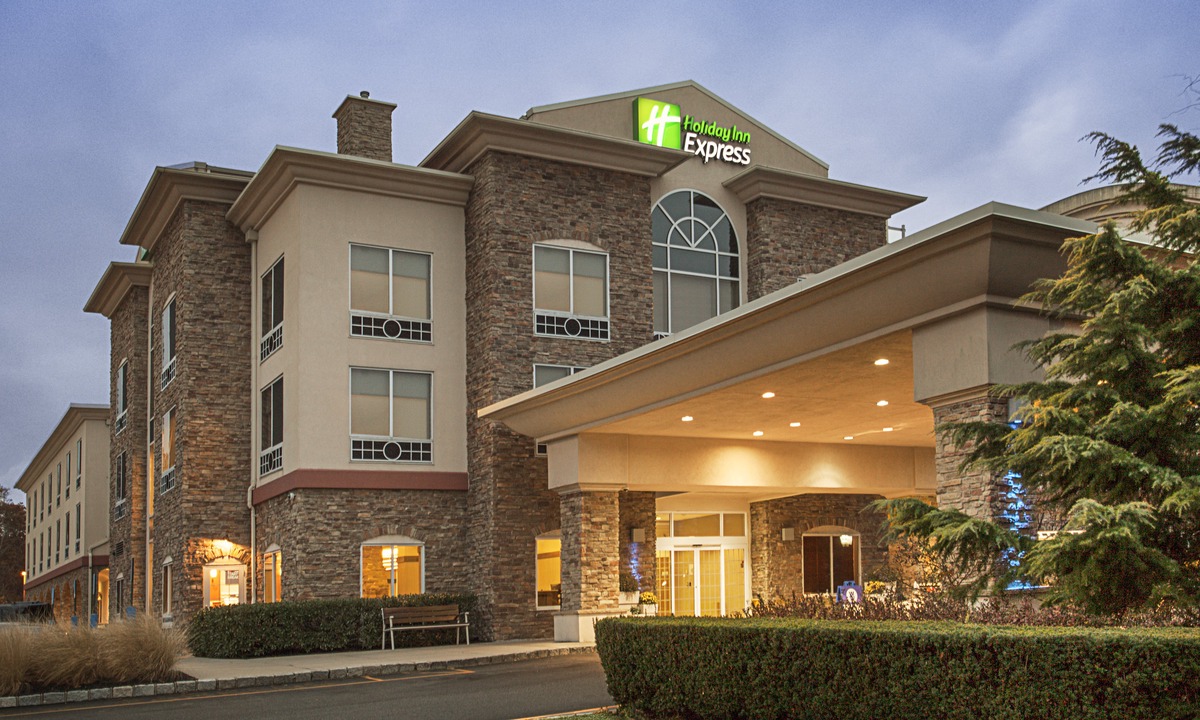 Riverhead Hotel | Holiday Inn Express Hotel & Suites East End, an Ihg Hotel