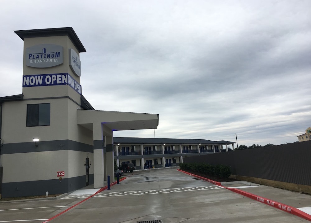 US 290 Hotel | Platinum Inn and Suites