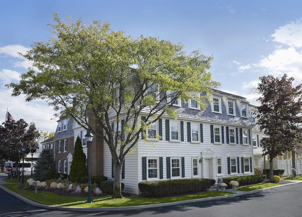 Newtonville Hotel | Crowne Plaza Albany - the Desmond Hotel