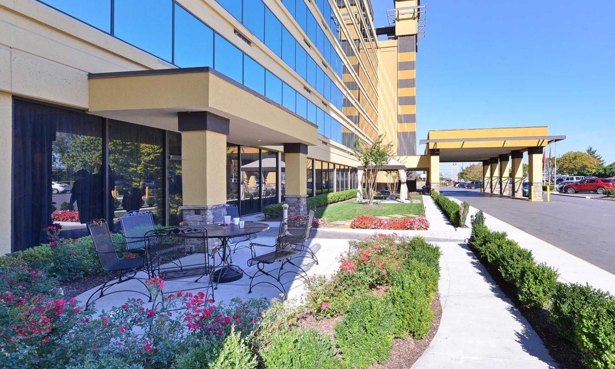East Bank Hotel | Clarion Hotel Downtown Nashville - Stadium