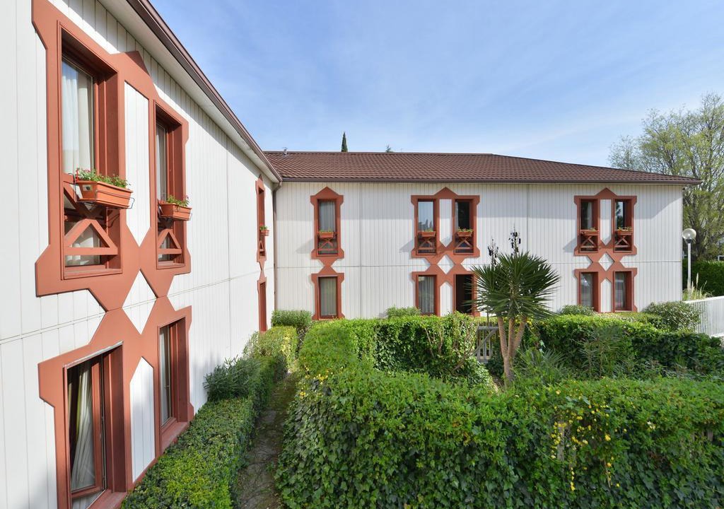 Costieres Hotel | Kyriad Nimes Ouest