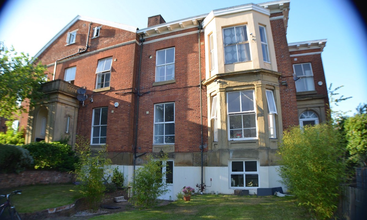 Cheetham Hill Hotel | Queens Guesthouse Manchester