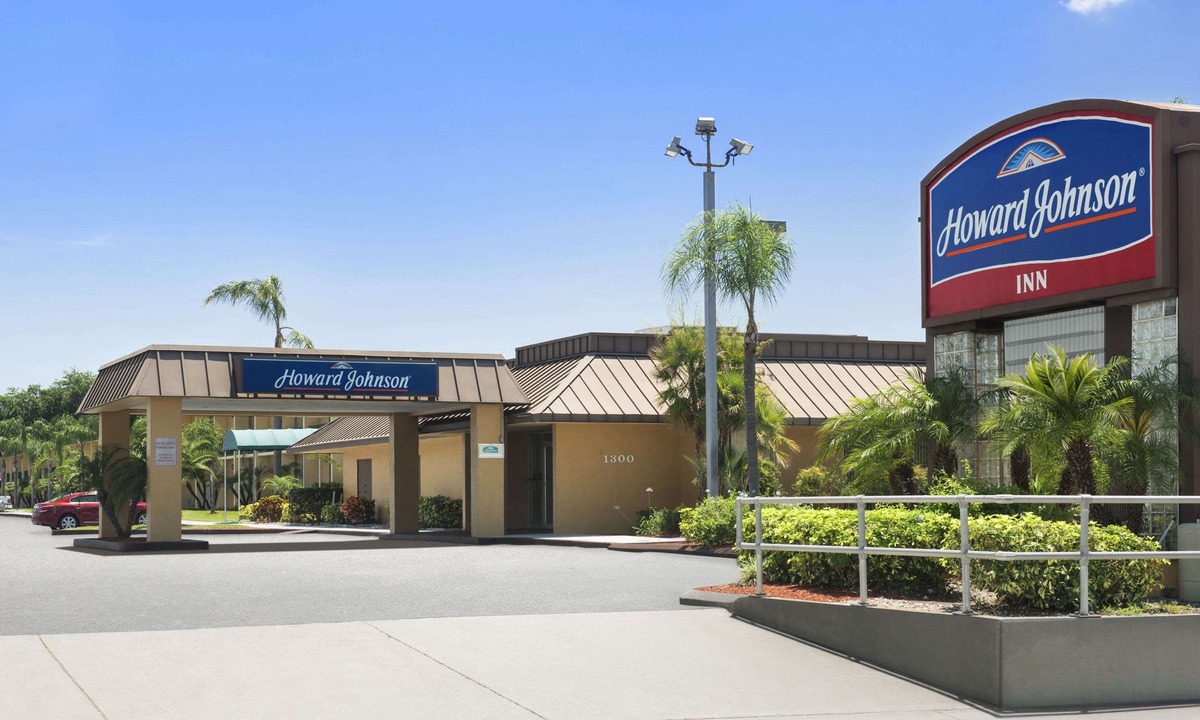 Winter Haven Hotel | Howard Johnson by Wyndham Winter Haven FL
