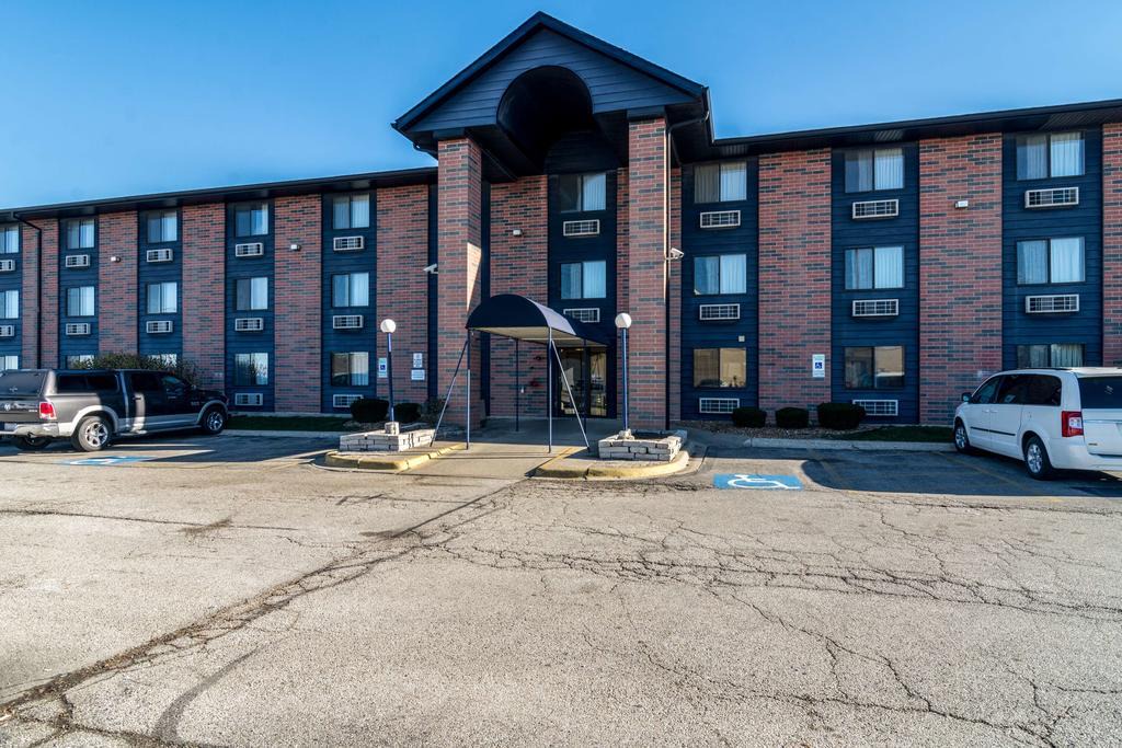 Elk Grove Village Hotel | Motel 6-Elk Grove Village, IL - O'Hare