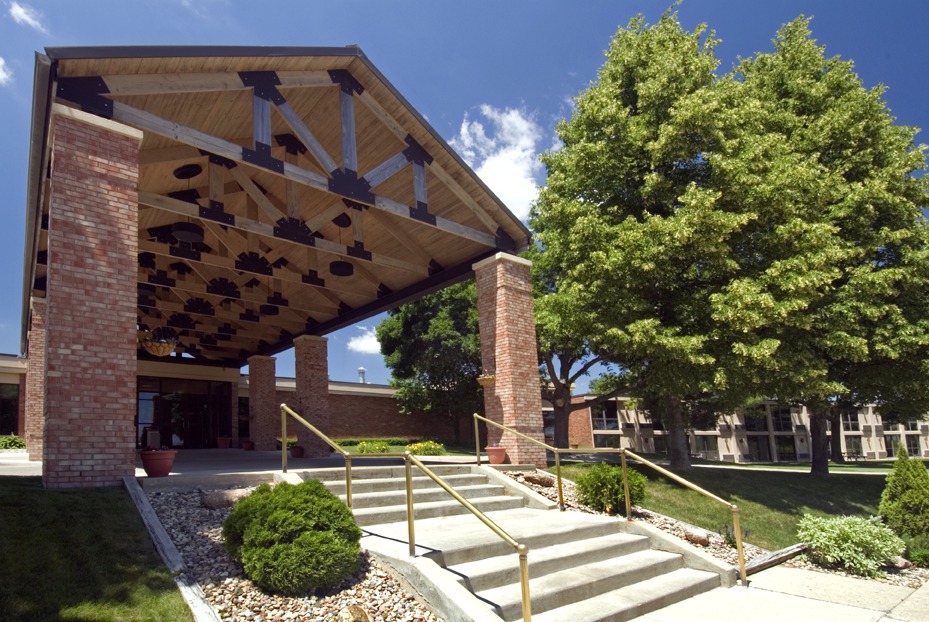 Okoboji Hotel | Arrowwood Resort and Conference Center