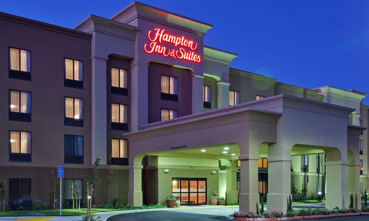 Herndon Hotel | Hampton Inn & Suites Fresno - Northwest
