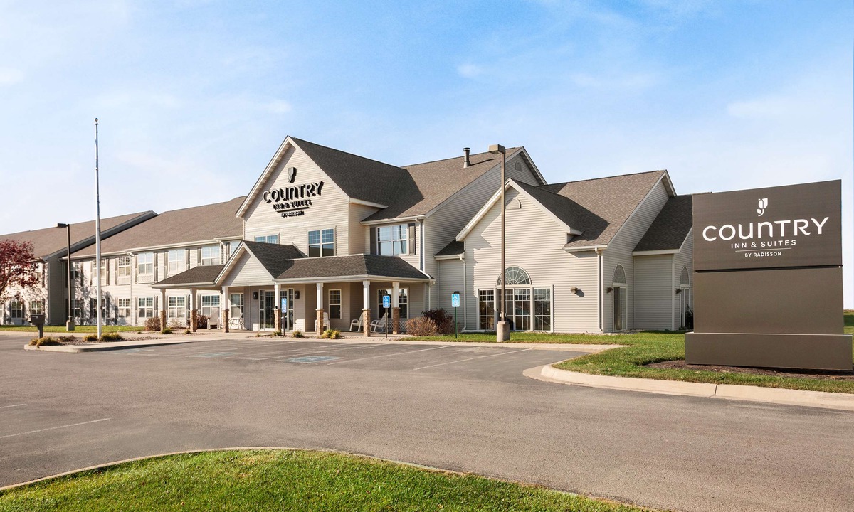 Fort Dodge Hotel | Country Inn & Suites by Radisson, Fort Dodge, IA