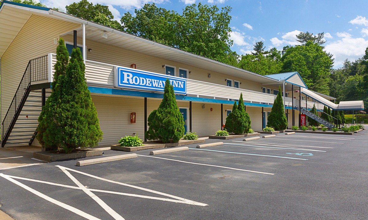Milford Hotel | Rodeway Inn Milford - I-84